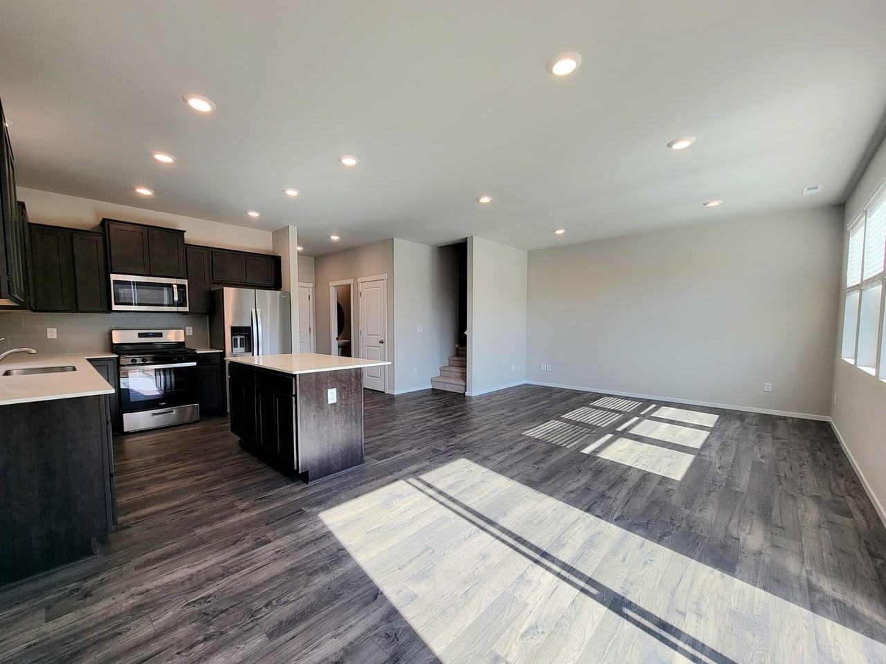 6685 Langley Ave Ne - Photo 4 of 19