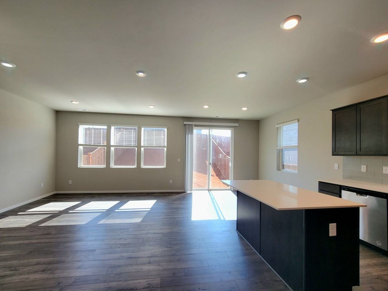 6685 Langley Ave Ne - Photo 5 of 19