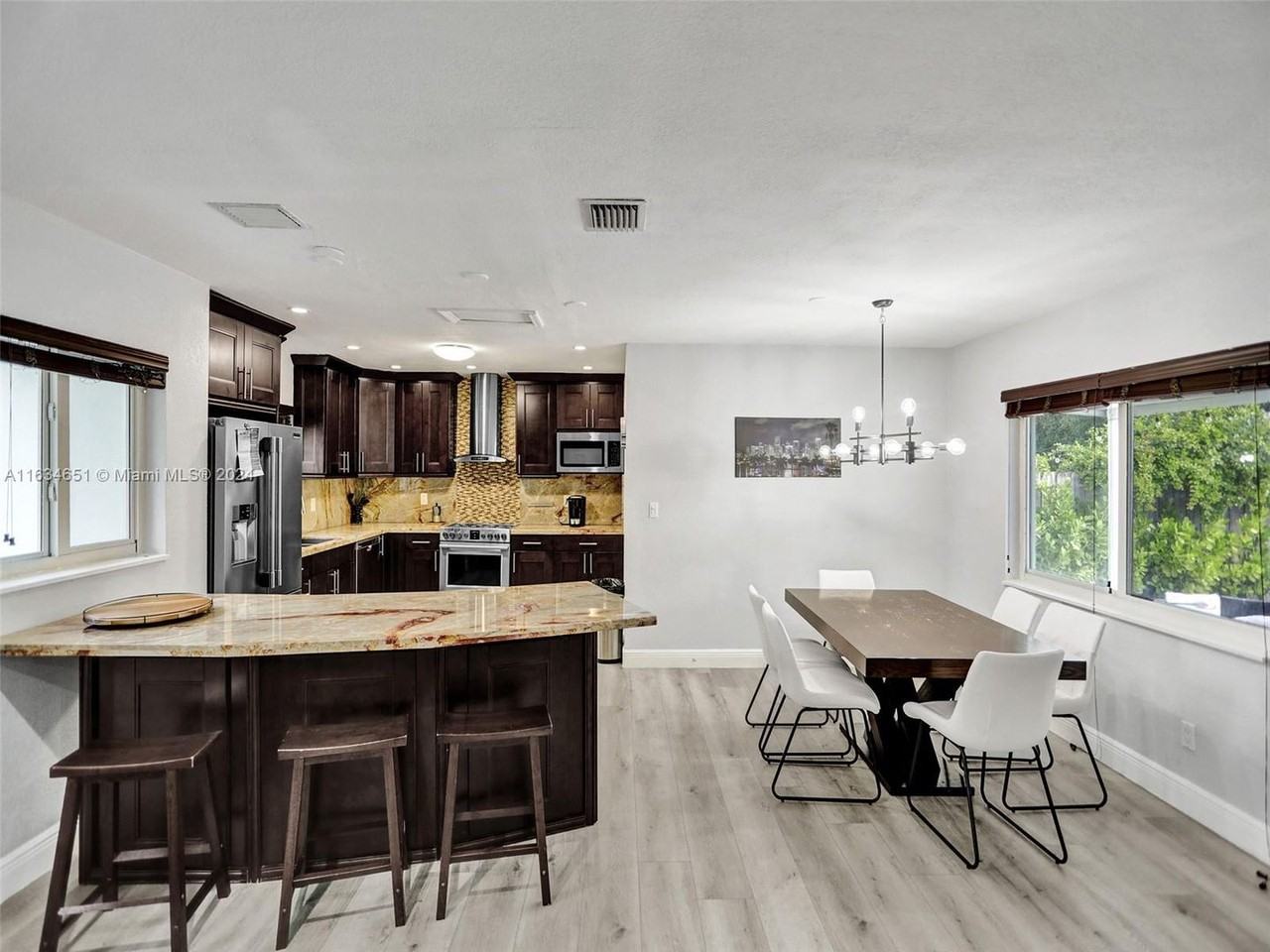 14931 Ne 9th Ct - Photo 2 of 21