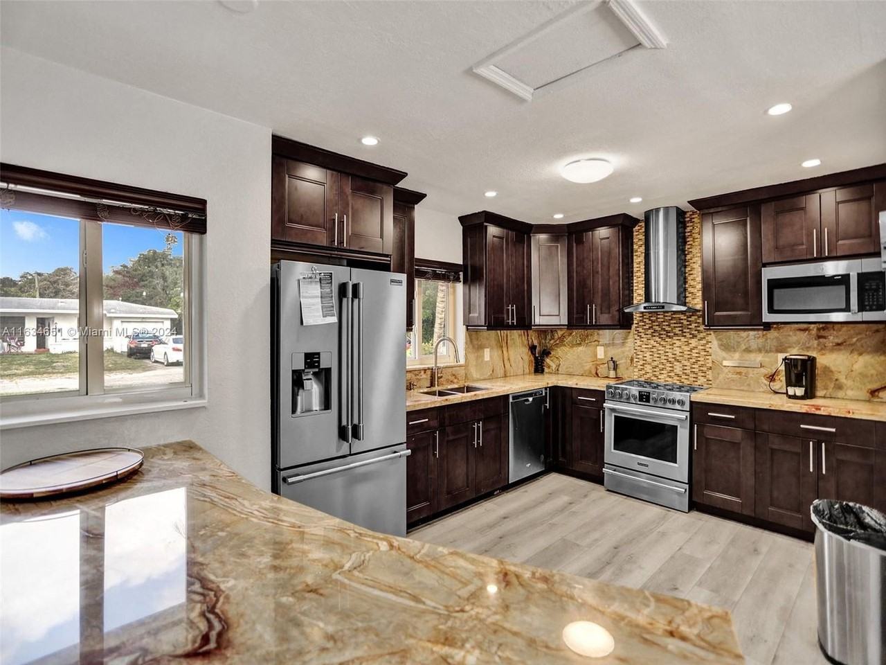 14931 Ne 9th Ct - Photo 3 of 21