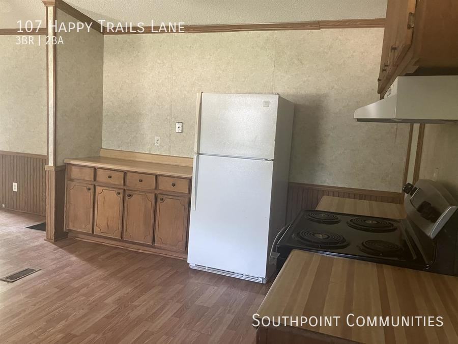 107 Happy Trails Ln - Photo 3 of 9