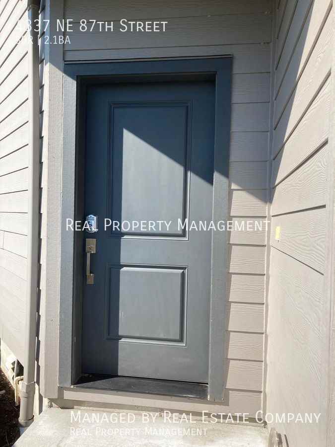 4337 Ne 87th St - Photo 3 of 50