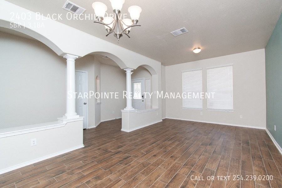 2403 Black Orchid Dr - Photo 3 of 33