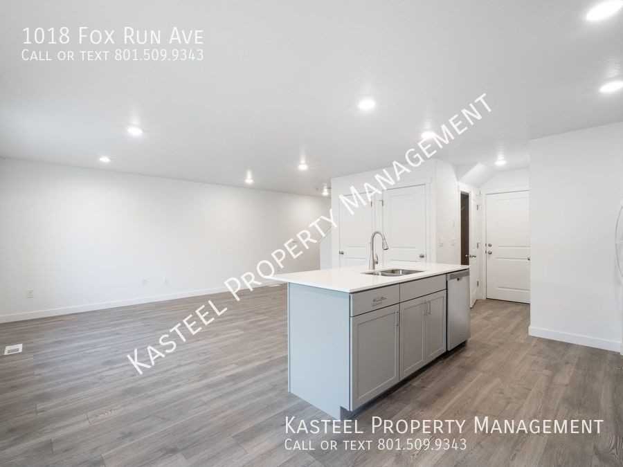 1018 W Fox Run Ave - Photo 3 of 20