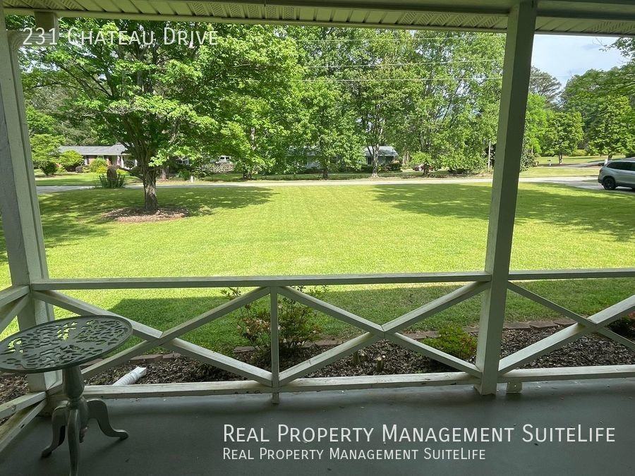 231 Chateau Dr - Photo 5 of 30