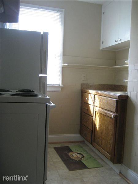 215 Suburban Pkwy - Photo 3 of 7