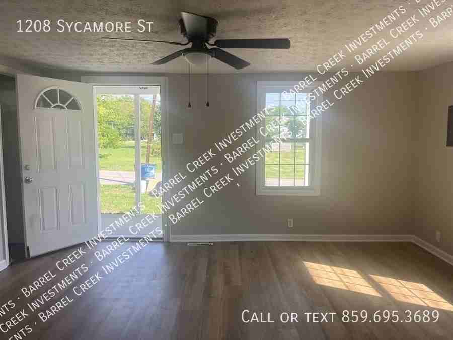 1208 Sycamore St - Photo 3 of 12