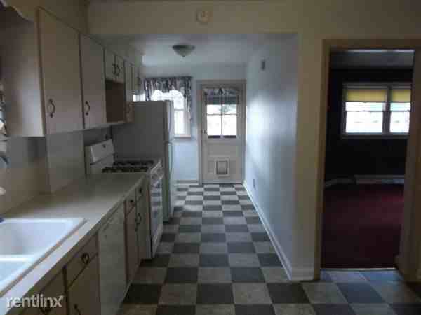 970 Midland Ave - Photo 2 of 4