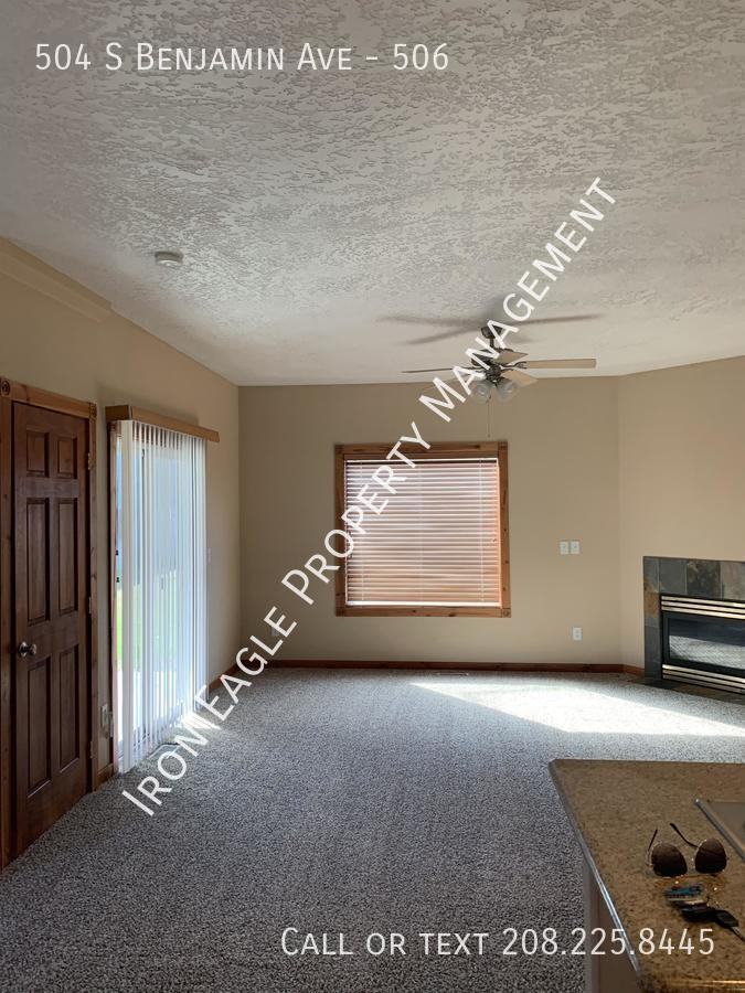 504 S Benjamin Ave #506 - Photo 3 of 12