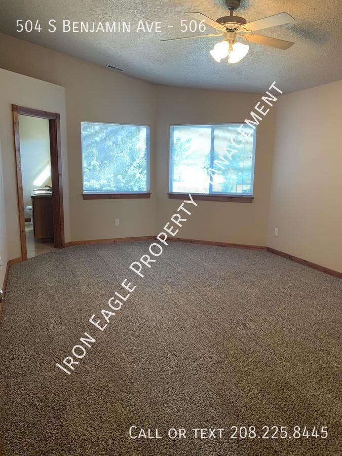 504 S Benjamin Ave #506 - Photo 4 of 12