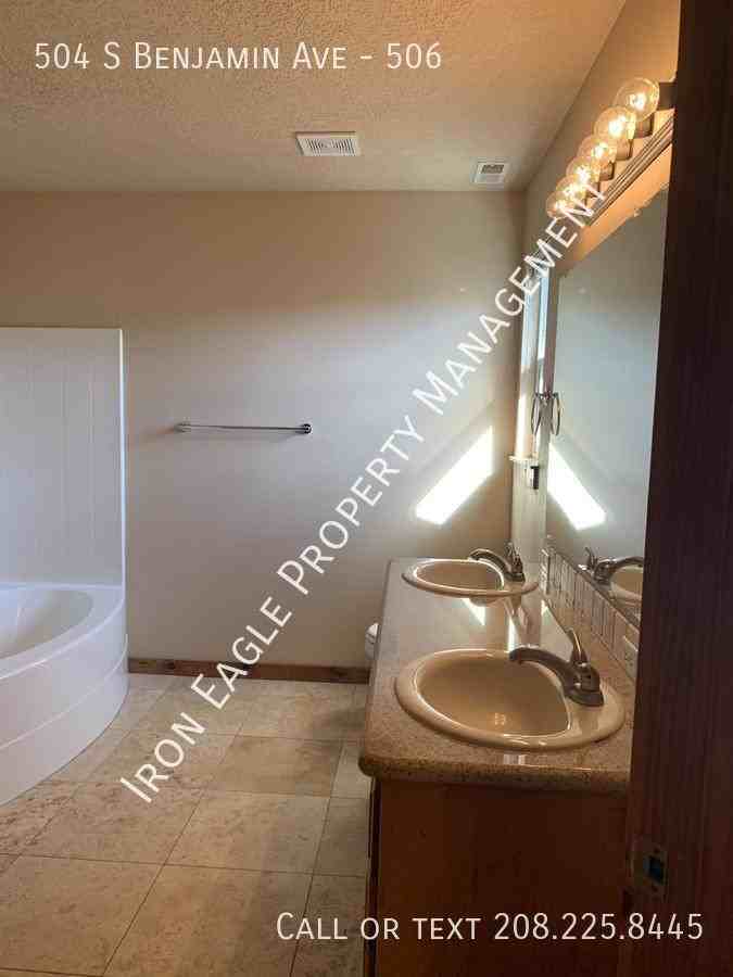 504 S Benjamin Ave #506 - Photo 6 of 12