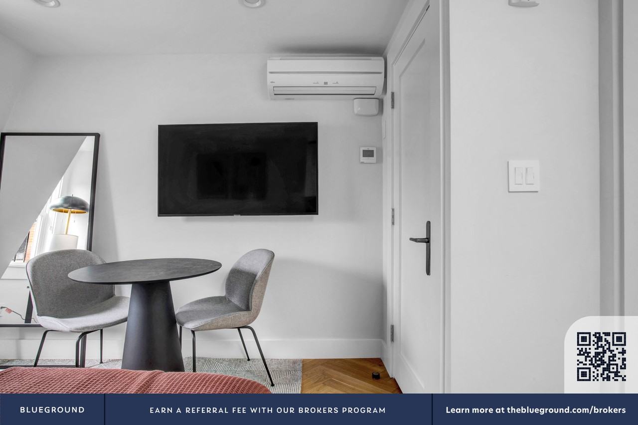 461 Massachusetts Avenue - Photo 5 of 52