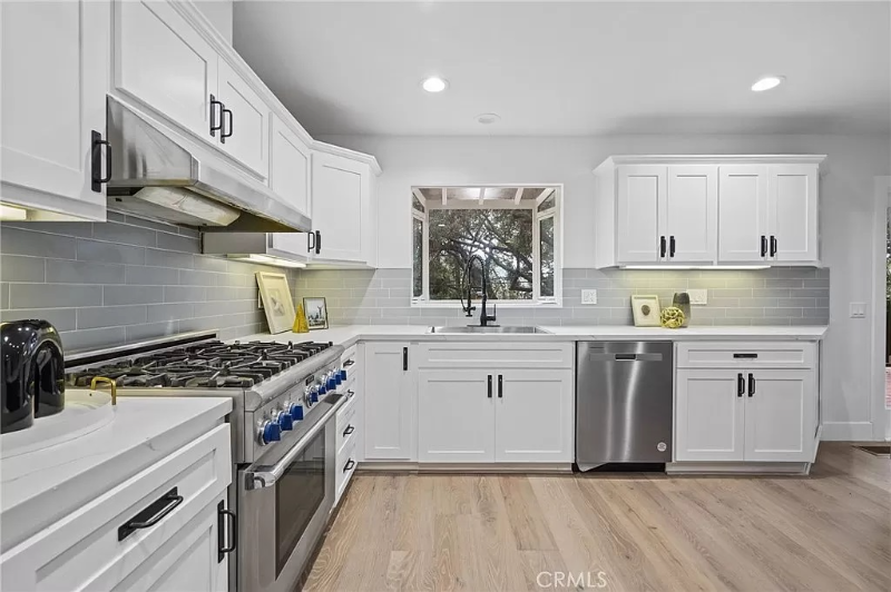 21171 Colina Dr - Photo 6 of 17