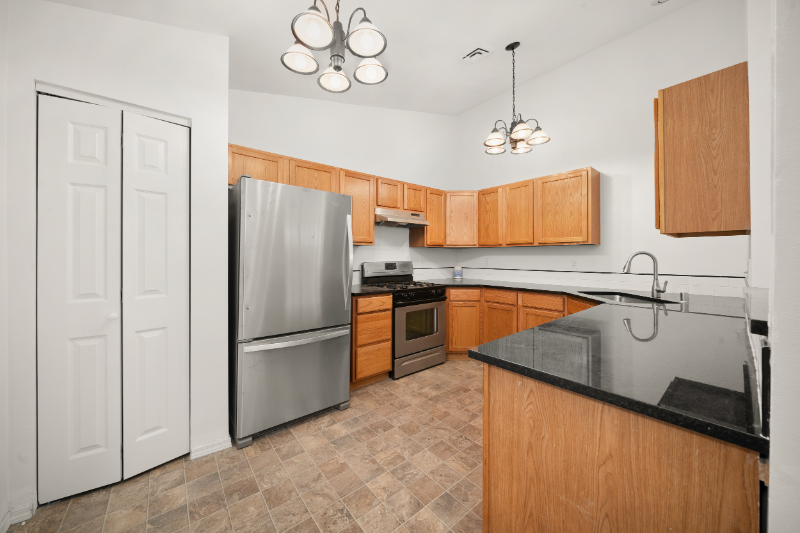 1524 West 10th Avenue - Photo 3 of 10