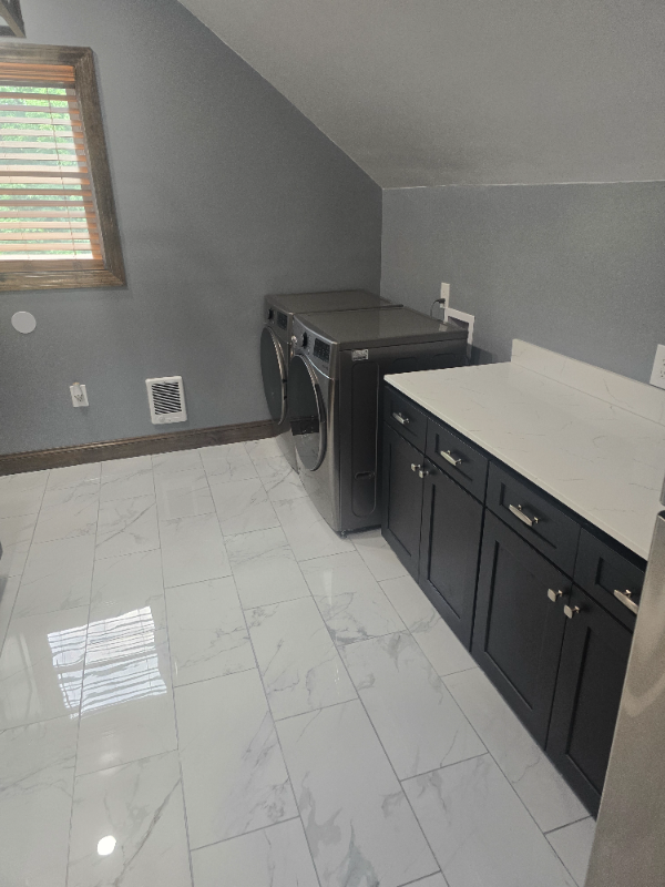 12 W Mosher St Uppr #2 - Photo 2 of 9