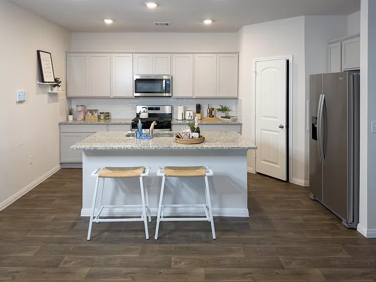 220 Brooklyn Dr - Photo 3 of 20