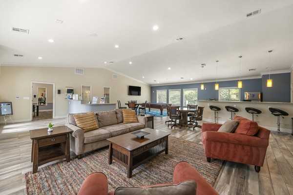 Sterling Glen Apartments - Photo 3 of 32