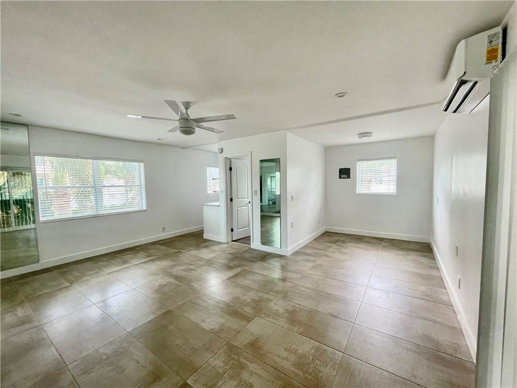 443 Hendricks Isle - Photo 3 of 8