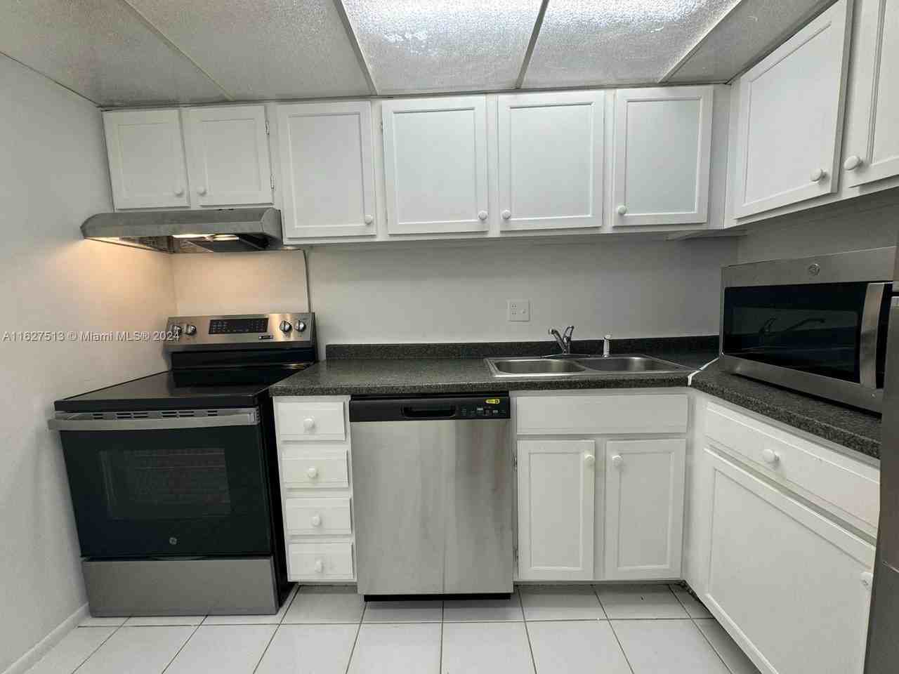 3660 Inverrary Dr #1R - Photo 2 of 8