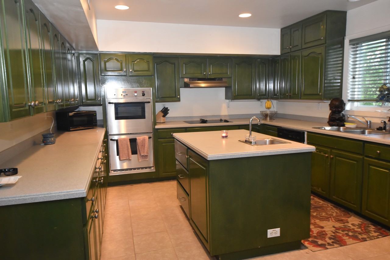 211 S Bradford Ave - Photo 2 of 12