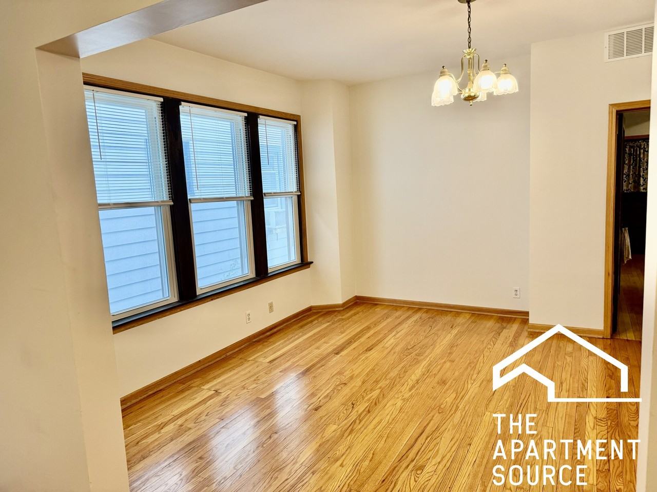 4829 W Newport Ave #1 - Photo 3 of 24