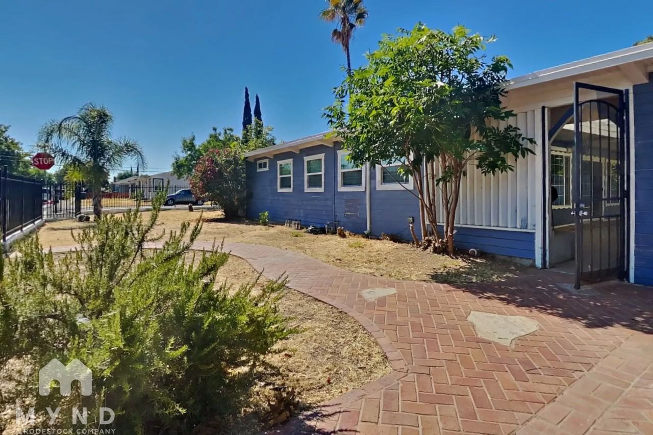 5639 59th St - Photo 2 of 20