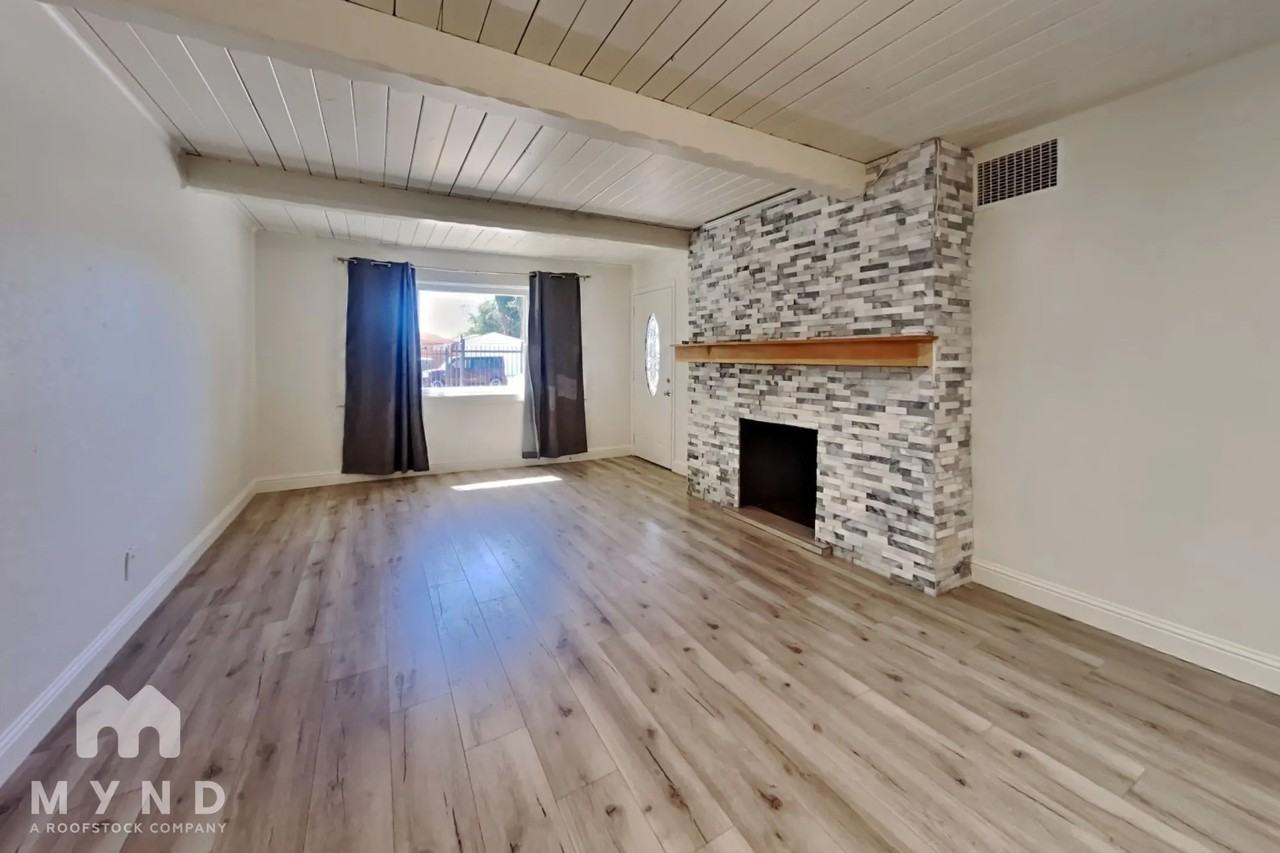 5639 59th St - Photo 3 of 20