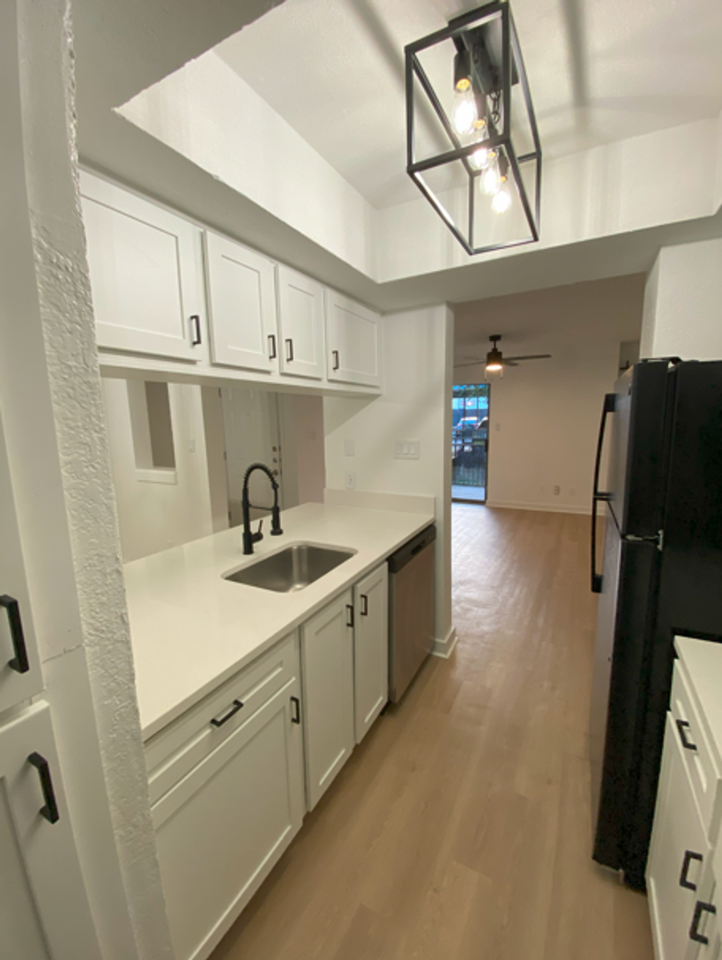 Townhollow Apartments - Photo 5 of 37