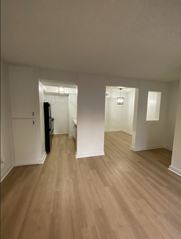 Townhollow Apartments - Photo 6 of 37