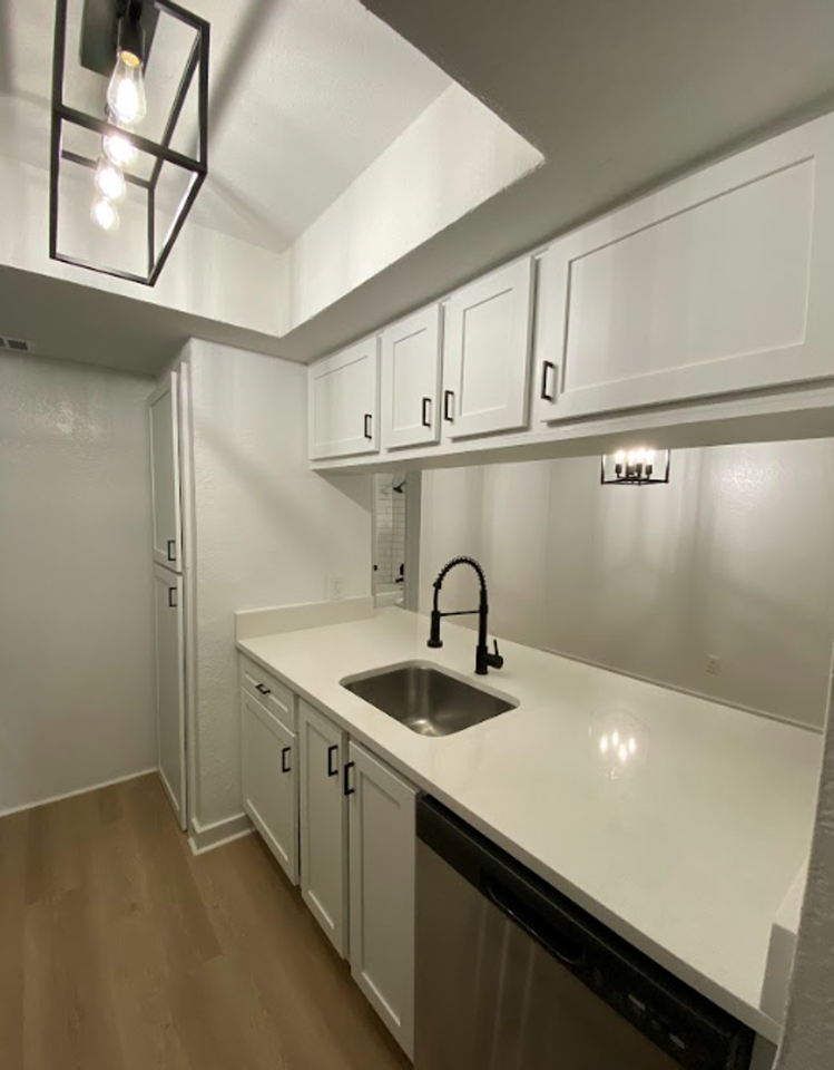 Townhollow Apartments - Photo 7 of 37