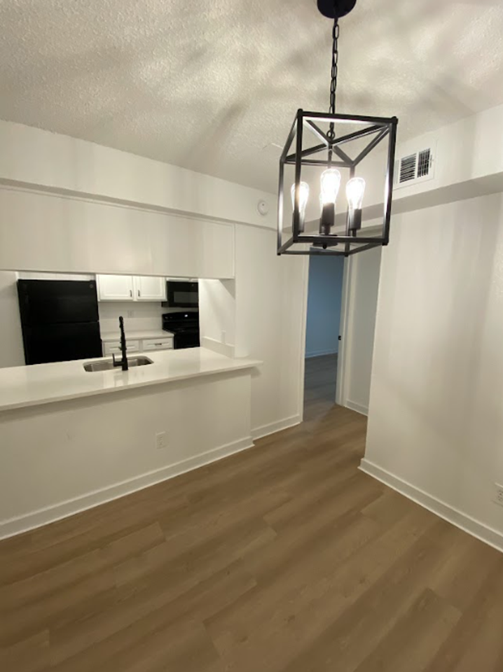 Townhollow Apartments - Photo 5 of 28