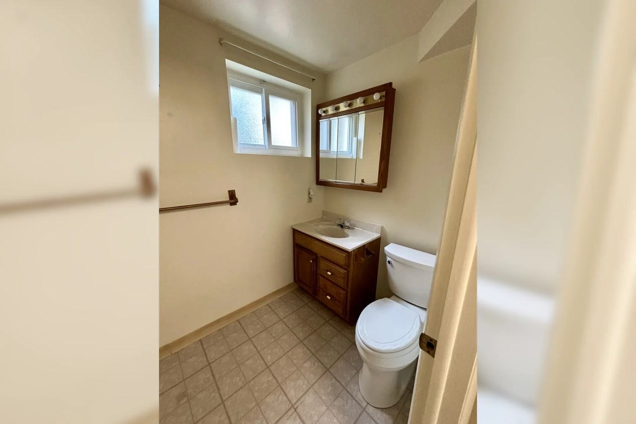 1807 S Cole Ct - Photo 3 of 22