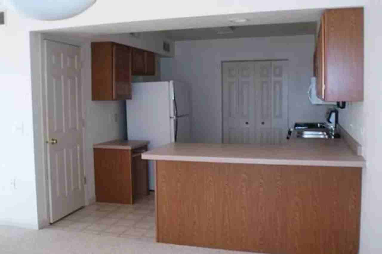 521 S Adams St - Photo 2 of 3