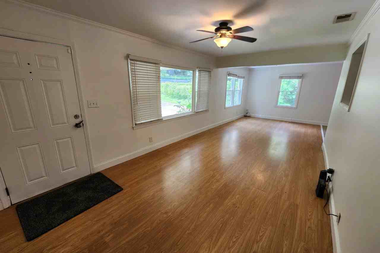 2542 Gordon Cir Se - Photo 3 of 14