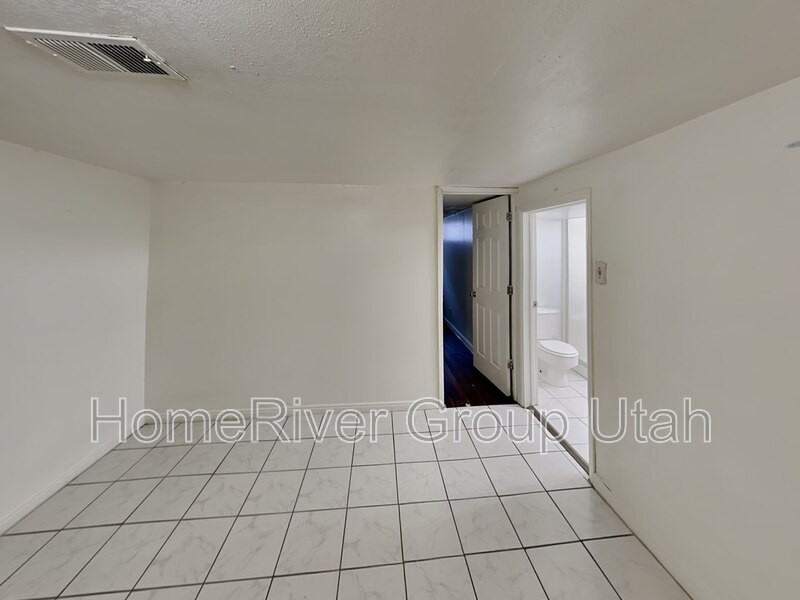 1041 W Rambler Dr - Photo 6 of 28
