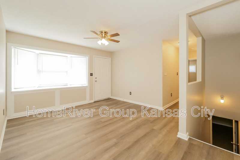 4732 E 39th St - Photo 2 of 18