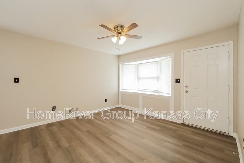 4732 E 39th St - Photo 3 of 18