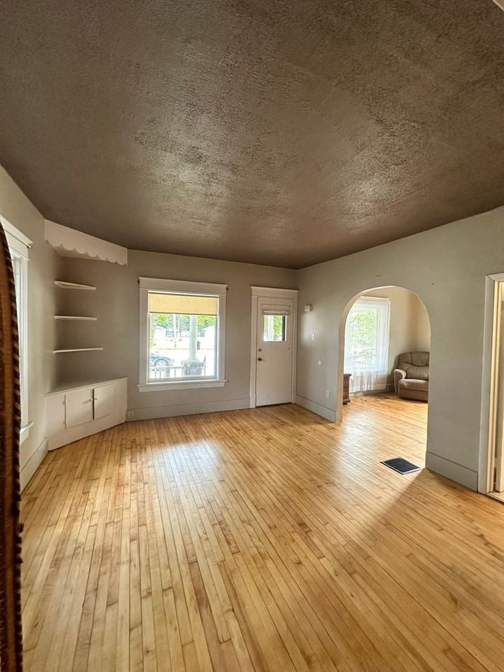 1418 E Mason St - Photo 3 of 28