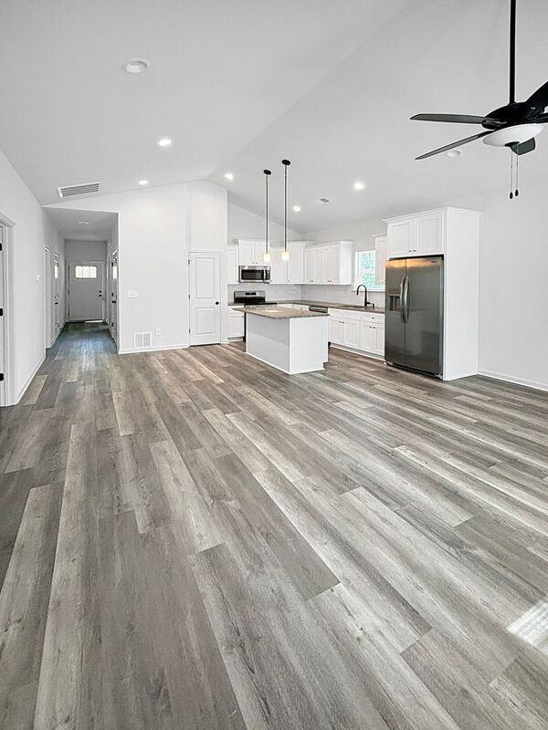 2633 Hemphill St - Photo 3 of 14