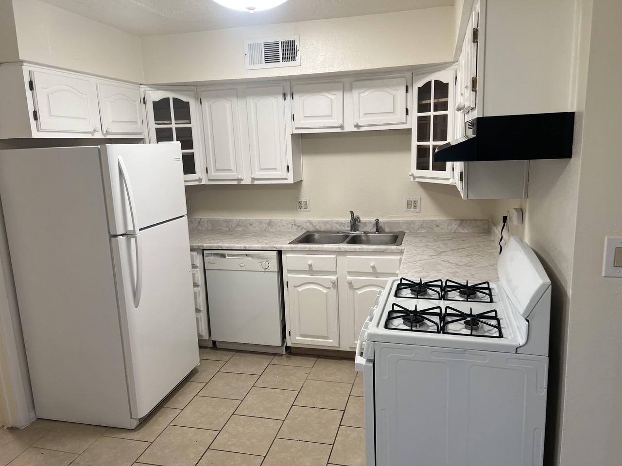 1105 Chelwood Park Blvd Ne - Photo 4 of 19