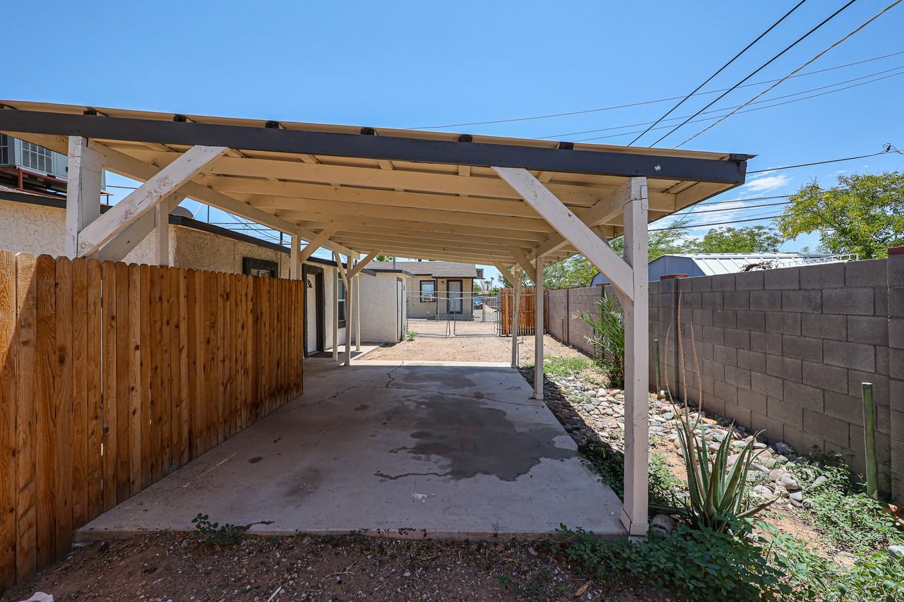 219 1/2 W 9th St - Photo 2 of 26