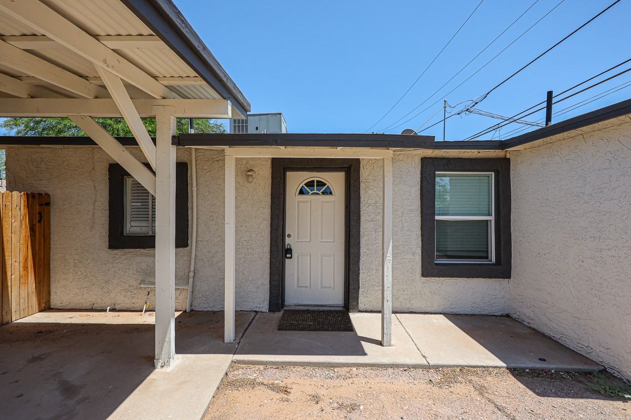 219 1/2 W 9th St - Photo 3 of 26