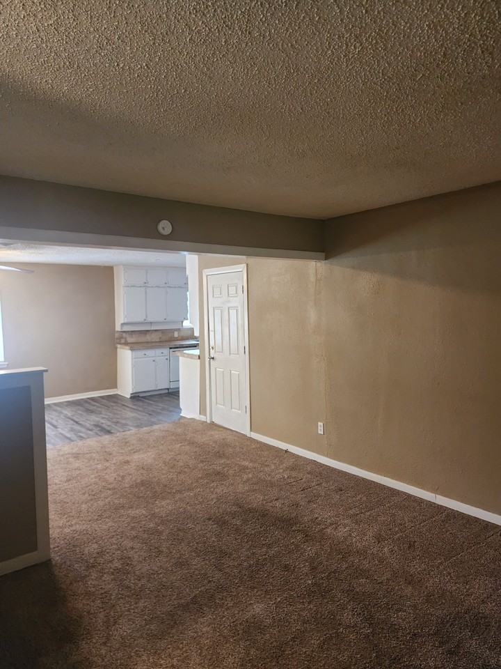 1204 Estes St - Photo 2 of 11