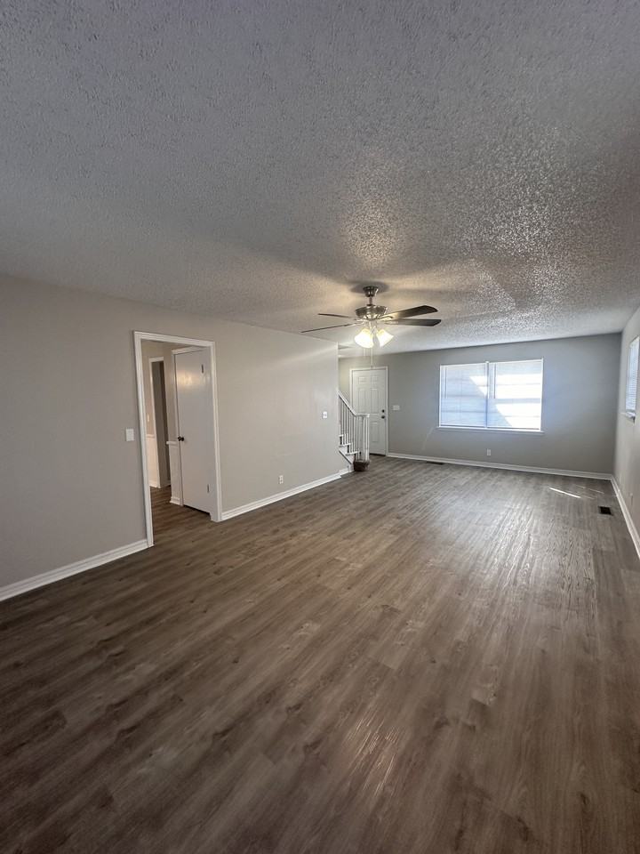 701 Ne Katherine Pl - Photo 2 of 12