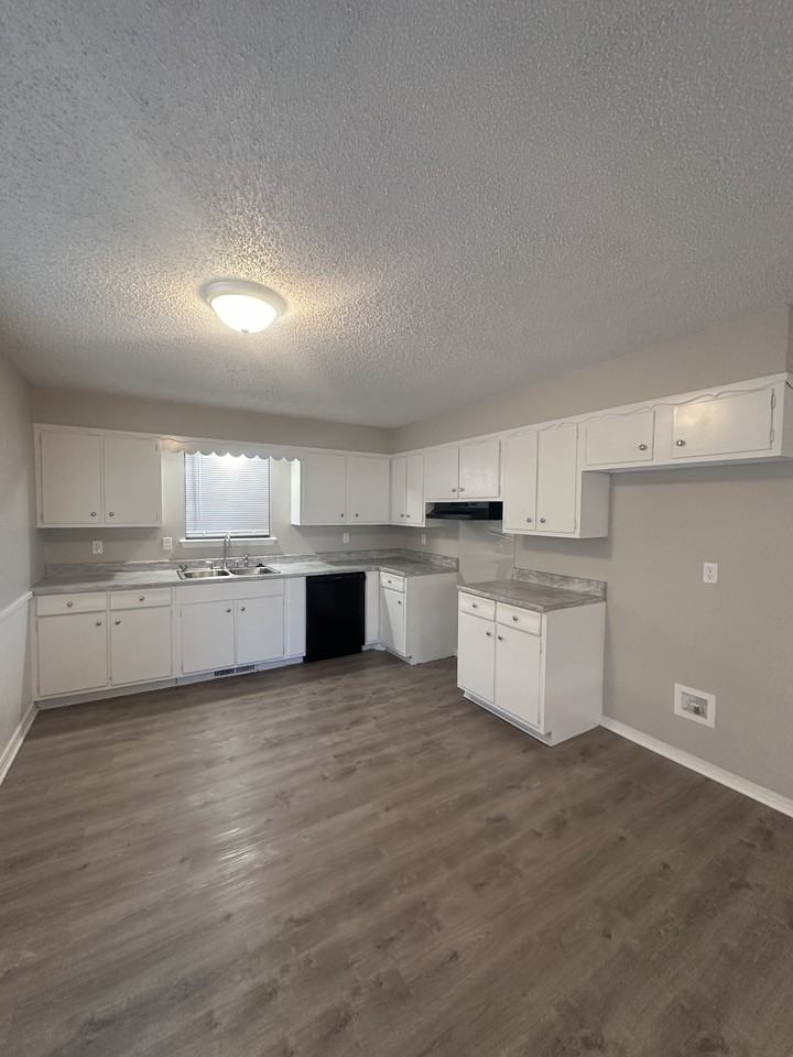 701 Ne Katherine Pl - Photo 3 of 12