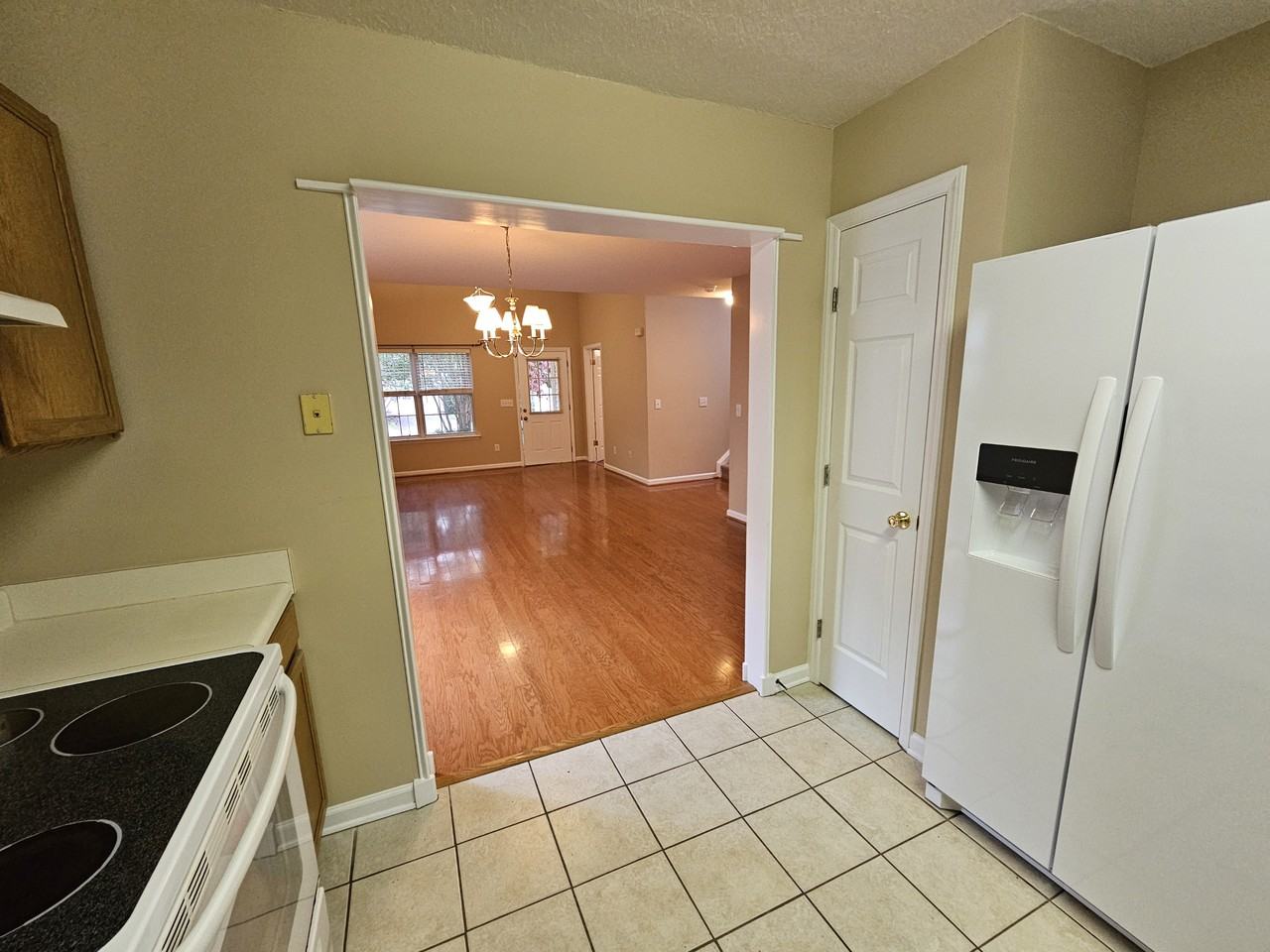 621 Ashford Ln - Photo 2 of 30