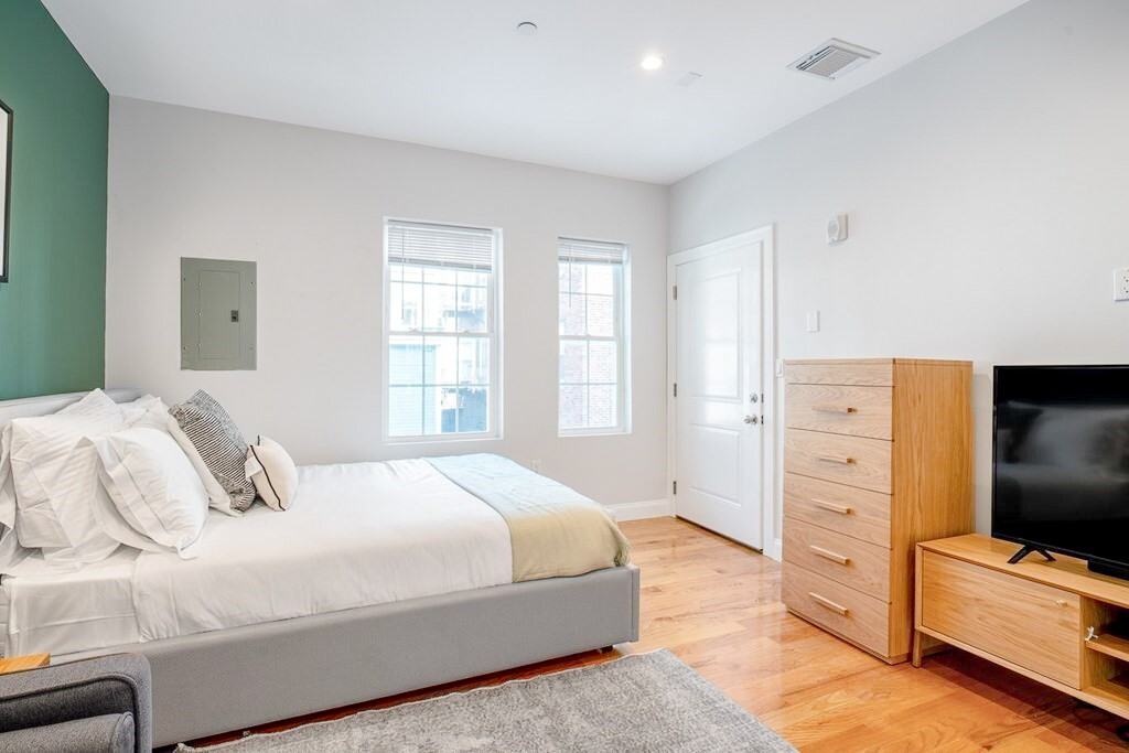 312 Sumner St #2L - Photo 4 of 9