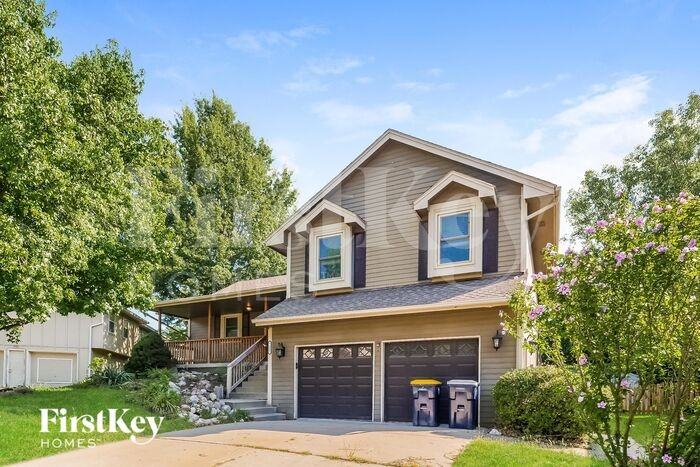 7357 Nw Rhode Ave - Photo 2 of 16