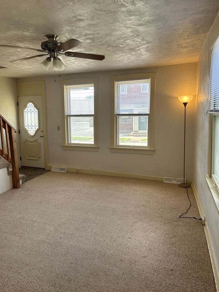 321 W Main St - Photo 3 of 23