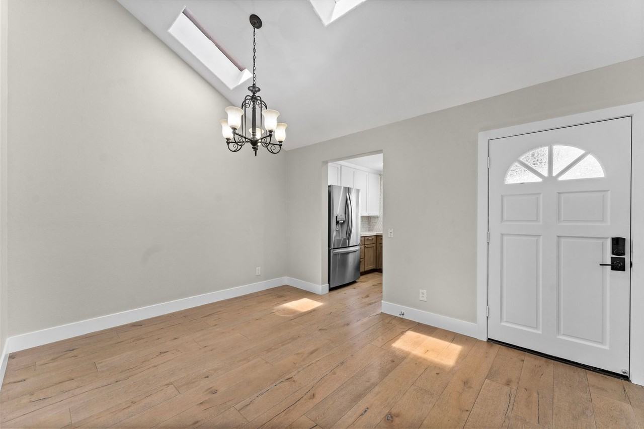 8252 E Oak Ridge Cir - Photo 3 of 24